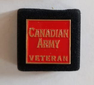  Épinglette « Canadian Army Veteran » 