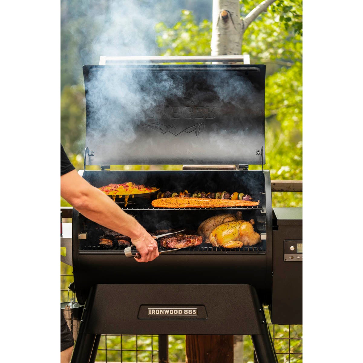 Traeger Ironwood 885 Pellet Smoker Bundle EA2 Canex